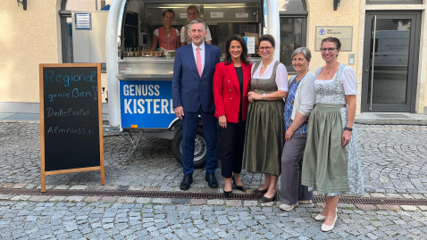 Bauernpräsident Felßner, Landwirtschaftsministerin Kaniber und Landesbäuerin Christine Singer und Bezirksbäuerinnen Christiane Ade und Irmgard Posch