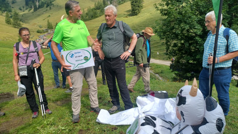 Güther Felßner, Irmgard Posch und Alois Rainer beim Wandern