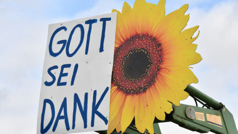 Plakat am Schlepper