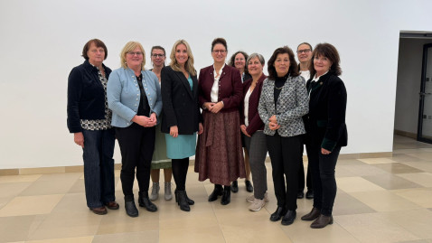Landesvorstand Landfrauen im Gespräch mit Kultusministerin Anna Stolz