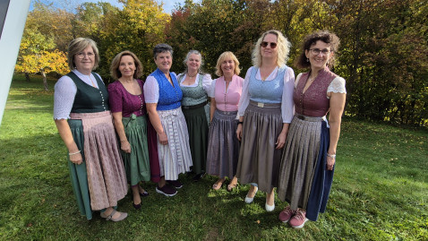 Damen des Trachtennähkurs 