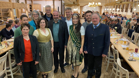 Bild v.l.: Gabi Schmid, Michael Eberle, Brigitte Steinle AELF, Kreisbäuerin Annett Jung, Thomas Graupner, Präsident Torsten Krawczyk, Reinhard Bader AELF, Jagdkönigin Diana Merkle, Christoph Bader M.Sc., Kreisobmann Klaus Beyrer 