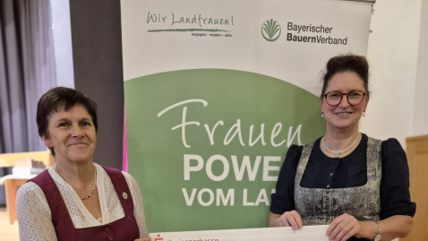 Kreisbäuerin Maria Krammer und Landesbäuerin Christine Singer
