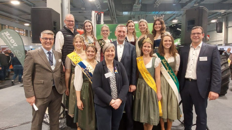 Gruppenbild mit den Produktköniginnen.