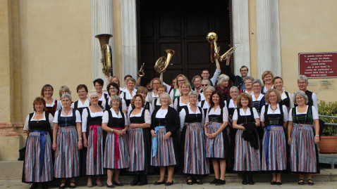 Der Landfrauenchor mit der Bläsergruppe