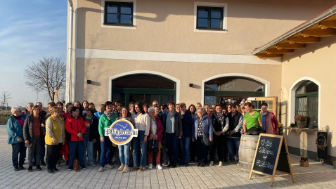 Lehrfahrt zum Flughafen München und dem Pflüglerhof in Neufahrn - Gruppenbild 