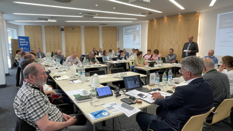 2026-04-28 Bez.vorst.sitzung Saal