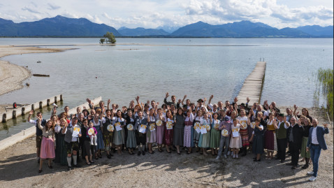 Ein Gruppenfoto der Preisverleihung des Goldenen Gockels 2026