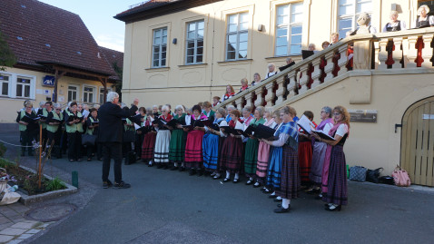 Der krönende Abschluss bildete das gemeinsame Singen aller beteiligten Chöre am Schloßplatz