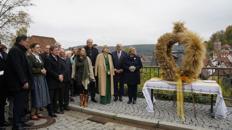 Erntekroneübergabe an Bundespäsident