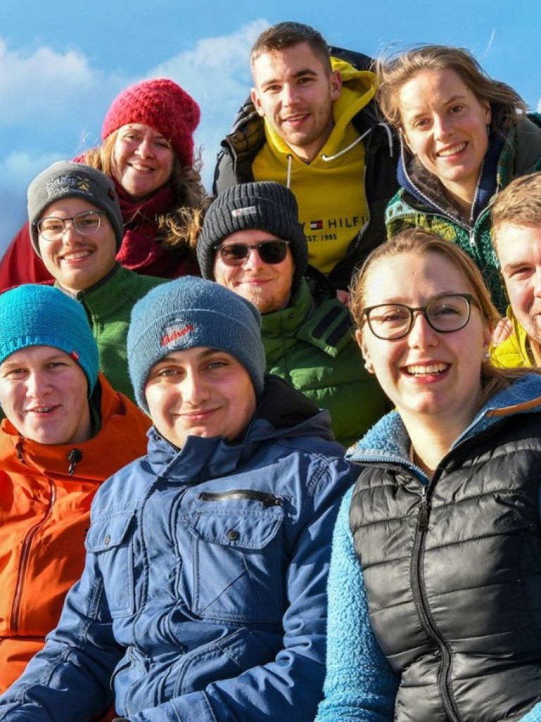 Gruppenbild junger Menschen