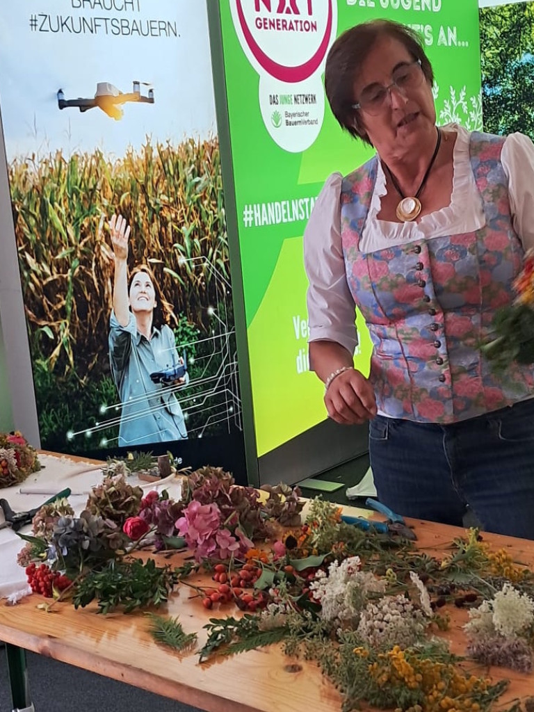 Kräuterkranz binden