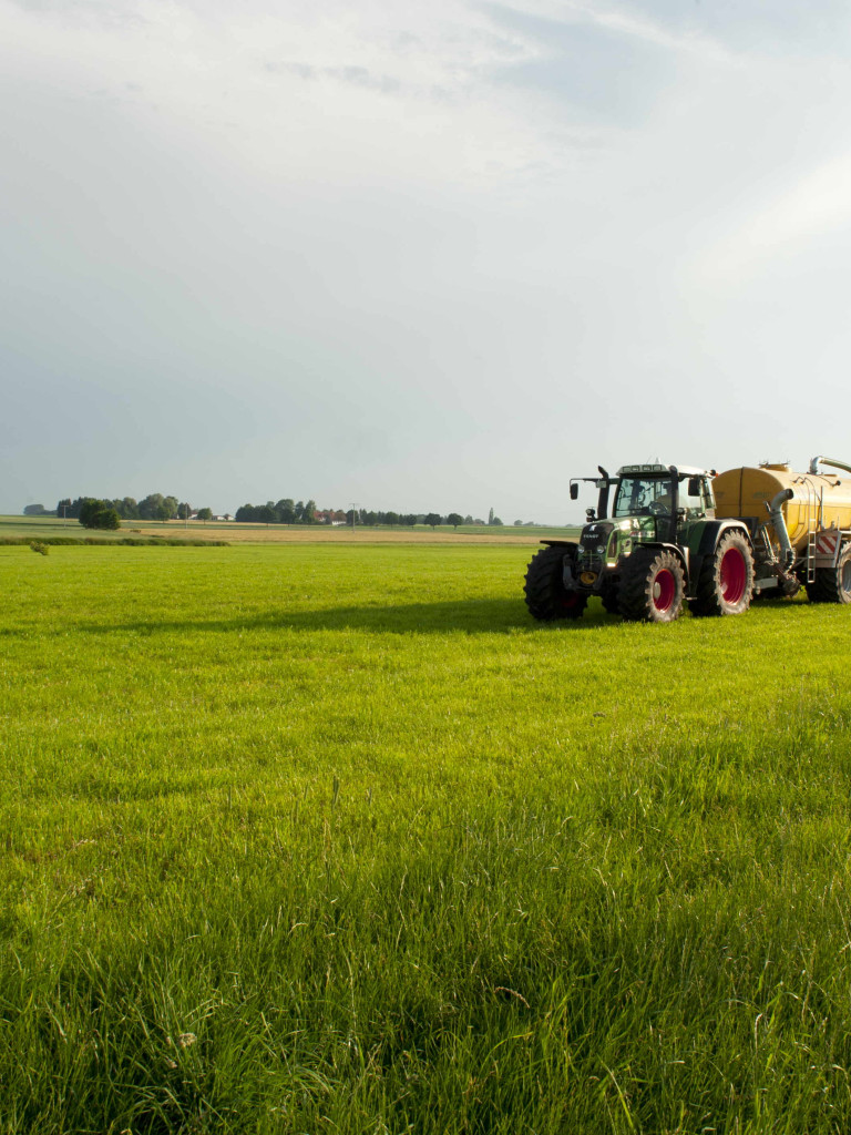 Traktor mit Güllefaß