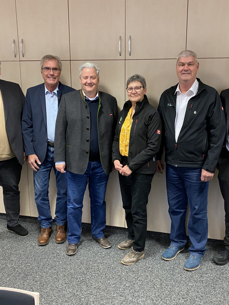 v.l.n.r.: Reinhard Bauer (HWK Hauptgeschäftsführer), Dr. Bernd Sauer (HWK), Matthias Grassmann (HWK Präsident), Marion Warmuth (BBV stellv. Bezirksbäuerin), Hermann Greif (BBV Bezirkspräsident) und Dr. Wilhelm Böhmer (BBV Direktor)