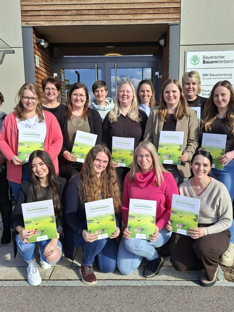 Absolventinnen des Agrarbürofachfrauenkurses 2025-2026 in Cham