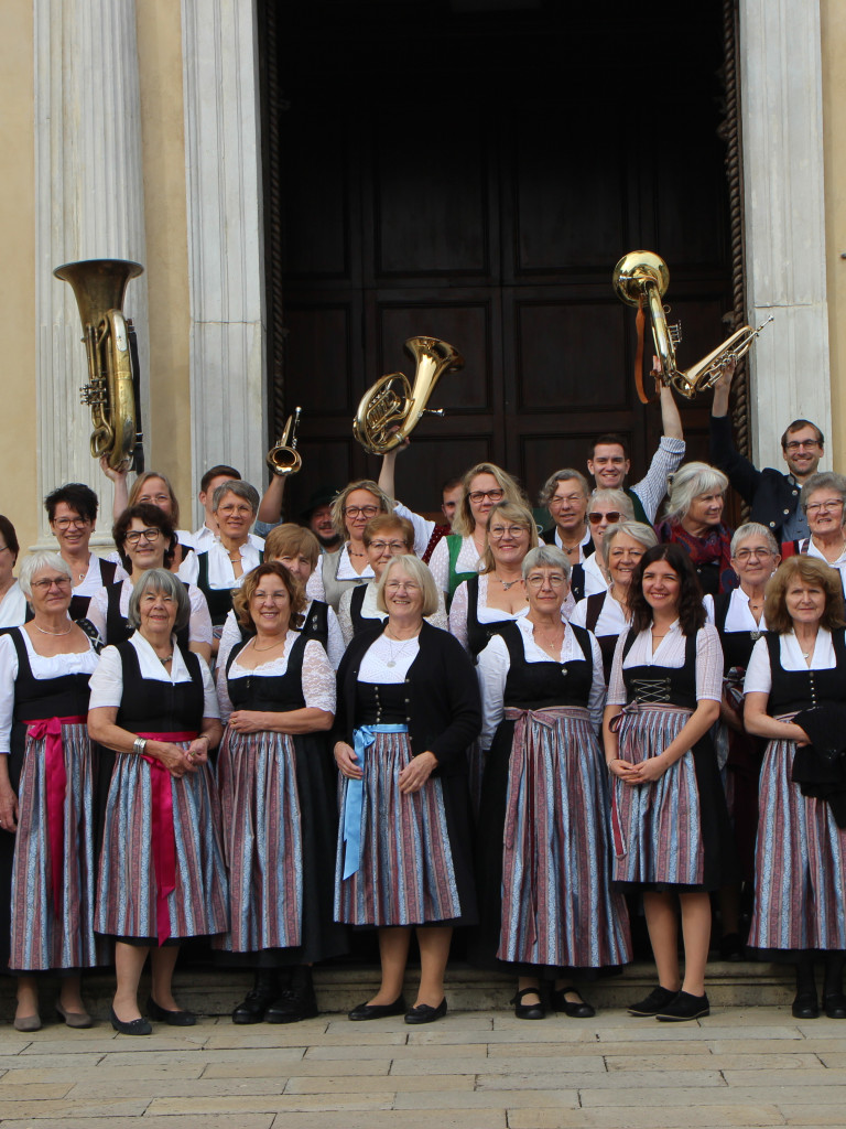 Der Landfrauenchor mit der Bläsergruppe