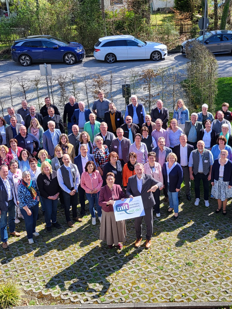 Ehrenamtliche des BBV in Gruppe mit dem Claim "mitmachen.mitgestalten.mitdir!