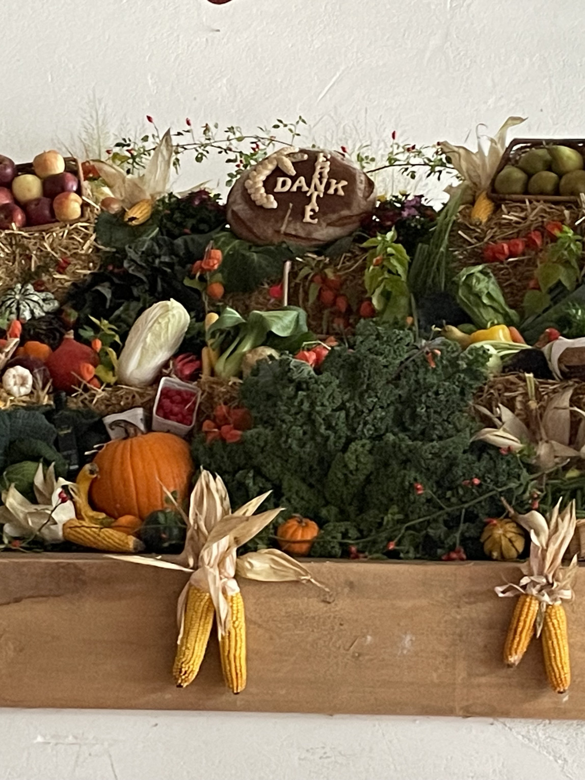 Geschmückter Erntedankaltar