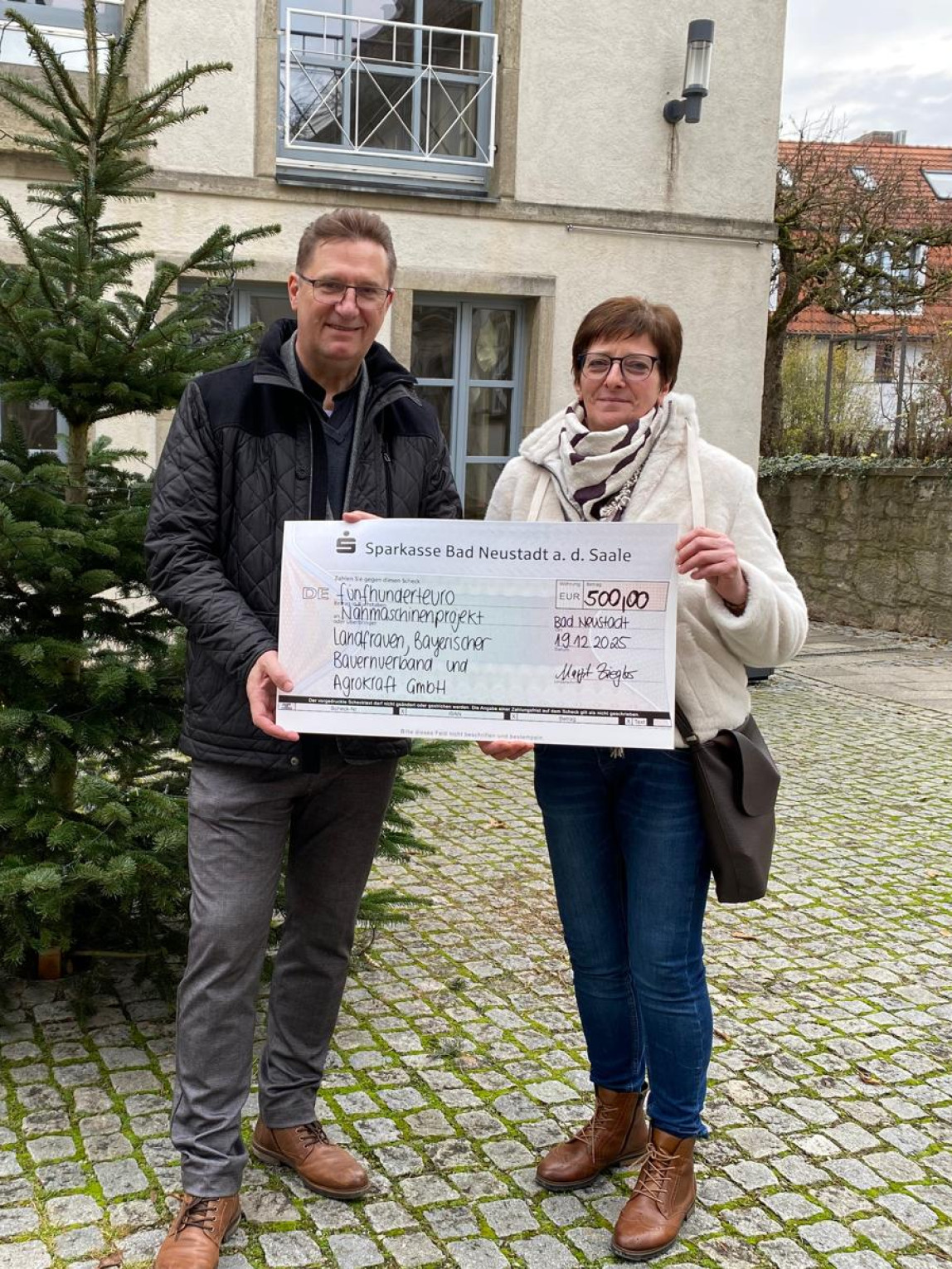 Spendenübergabe BBV Rhön-Grabeld Nähmaschinenprojekt