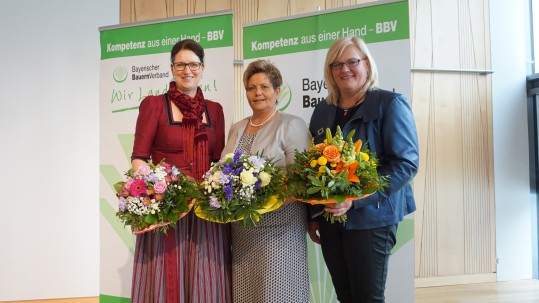 Das frisch gewählte Führungstrio der bayerischen Landfrauen, Frau Singer, Frau Göller und Frau Reitelshöfer