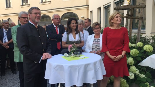 Umweltminister Dr. Marcel Huber, die bayerische Landwirtschaftsminsiterin Michaela Kaniber und Bundeslandwirtschaftsministerin Julia Klöckner