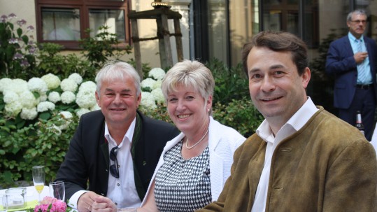 Angelika Schorer, Vorsitzende des Agrarausschusses im Bayerischen Landtag, und Josef Ziegler (Präsident des bayerischen Waldbesitzerverbandes)