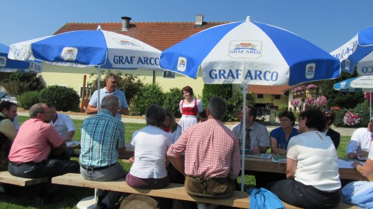 Angelika Graf und viele aufmerksame Zuhörer Direktkanditaten Landtagswahl