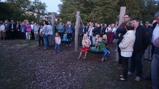 Besucher am Spielplatz in Herreth