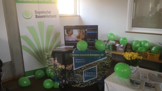 Landfrauen Buttern aus