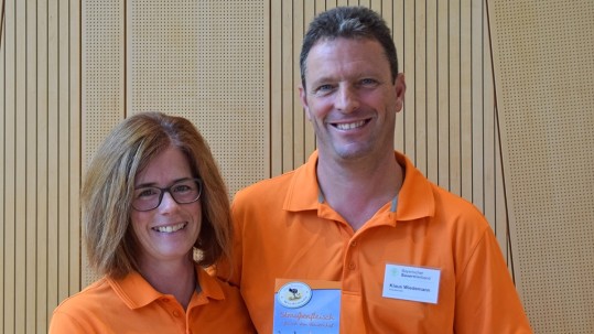 Barbara und Klaus Wiedemann präsentieren ihre Straußenfarm auf der Fachtagung Diversifizierung