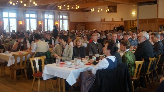 Besucher der Adventsfeier Zuhörer Saal