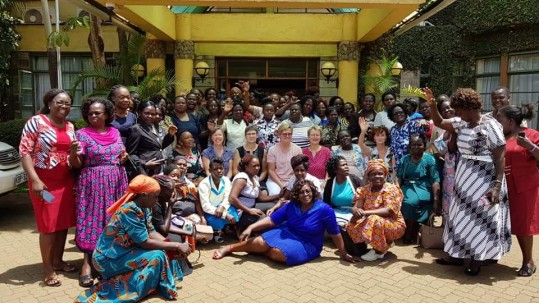 Bayerische Landfrauen mit Kenianerinnen Landfrauengruppe in Kenia