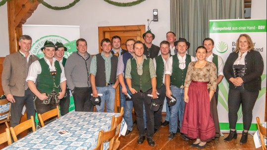 Kreisobmann ehrt junge Meister Kreisobmann ehrt junge Meister