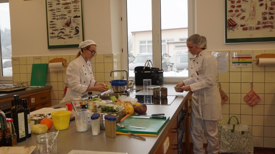 Praxisaufgabe beim Berufswettbewerb Hauswirtschaft in Passau