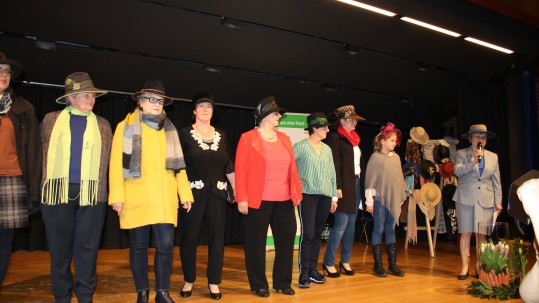 2019-02-21 Landfrauentag, Hutmodenschau