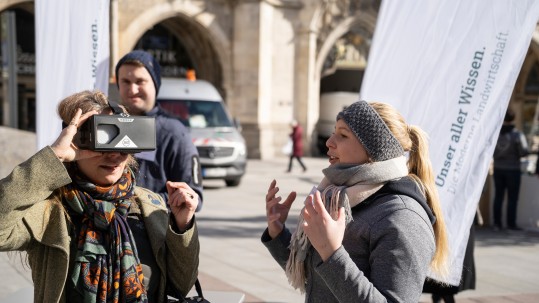 Virtual Reality Farming auf dem Marienplatz in München