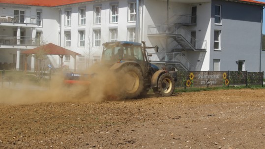 Säen der Blühflächen für "Unsere Stadt blüht auf" 2019-04-24 Unsere Stadt blüht auf Säen
