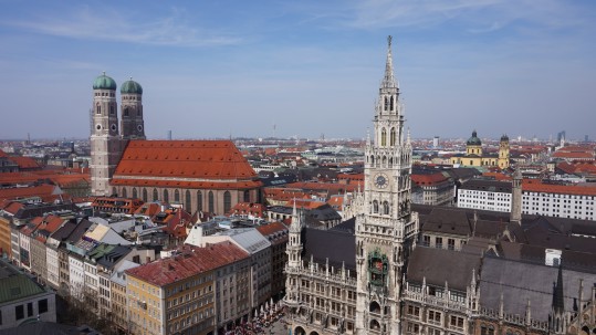 Frauenkirche und Rathaus