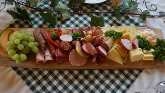 Brotzeit im Hofcafe Summerer