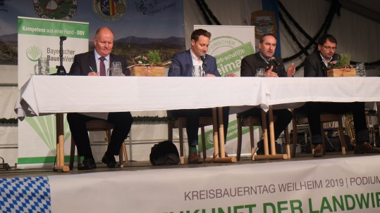 Die Podiumsteilnehmer beim Kreisbauerntag 2019
