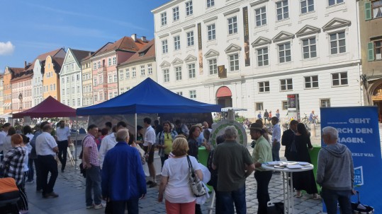 Grillen vorm Rathaus Grillen vorm Rathaus