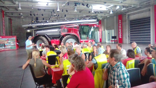 Besucher in der Maschinenfabrik Horsch