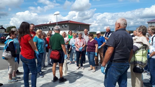 Gruppenbild Parkplatz