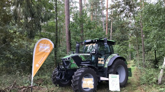 Schlepper im Zukunftswald Rohr