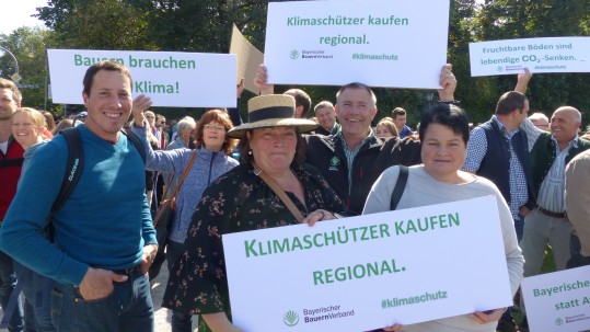 Bäuerinnen und Bauern beim Klimastreik auf dem Königsplatz