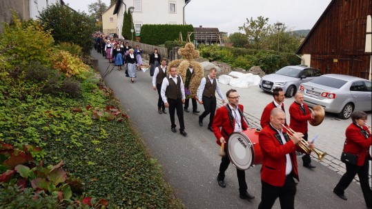 Festzug zum Schleuppner Saal