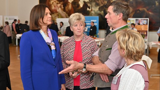 Marlene Hupfauer und Peter Fichtner im Gespräch mit Landtagsabgeordneten