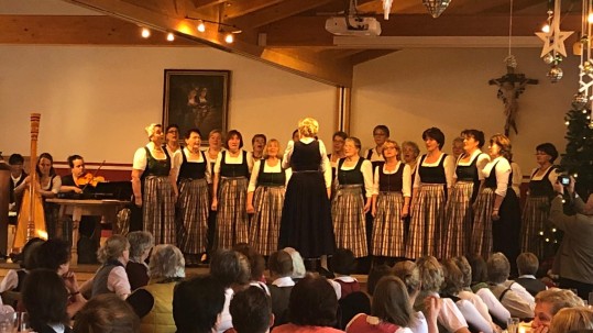 Adventsfeier in Kematen mit dem Rosenheimer Landfrauenchor