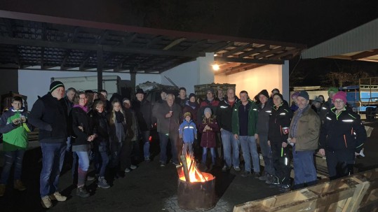 Mahnfeuer mit Landwirten