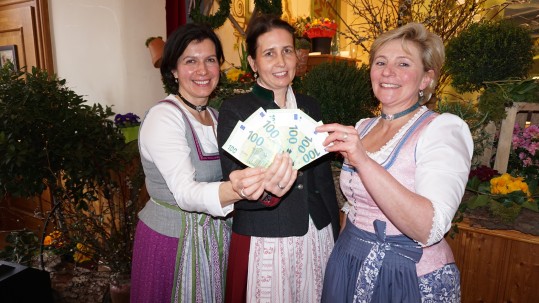 Spendenübergabe an Bäuerlichen Hilfsdienst Spendenübergabe an Bäuerlichen Hilfsdienst